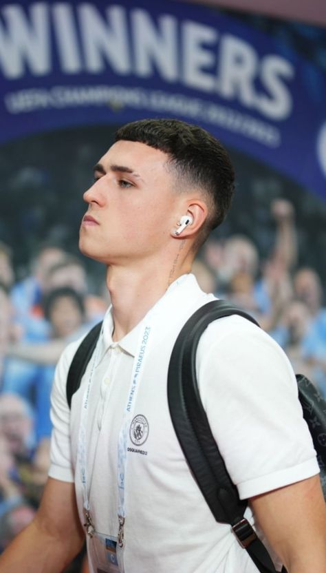 Foden Haircut, Phil Foden Haircut, Phil Phoden, Fit Footballers, Very Short Hair Men, Fit People, Cristino Ronaldo, Phil Foden, Cute Football Players