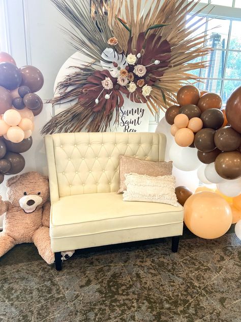 Gift Opening Chair Shower Ideas, Baby Shower Sitting Area For Mom, Baby Shower Chairs For Mom And Dad, Baby Shower Gift Opening Area, Baby Shower Seating Ideas, Baby Shower Chair Ideas, Baby Shower Chair For Mom, Barely Wait, Baby Shower Chair