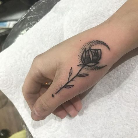 Nice little rose on @shannonmooreexx thumb🌹 Above Thumb Tattoo, Rose On Thumb Tattoo, Thumb Wrist Tattoo, Rose Tattoo On Thumb, Thumb Tattoos For Women Unique, Small Thumb Tattoos For Women, Flower Thumb Tattoo, Rose Thumb Tattoo, Thumb Tattoos For Women