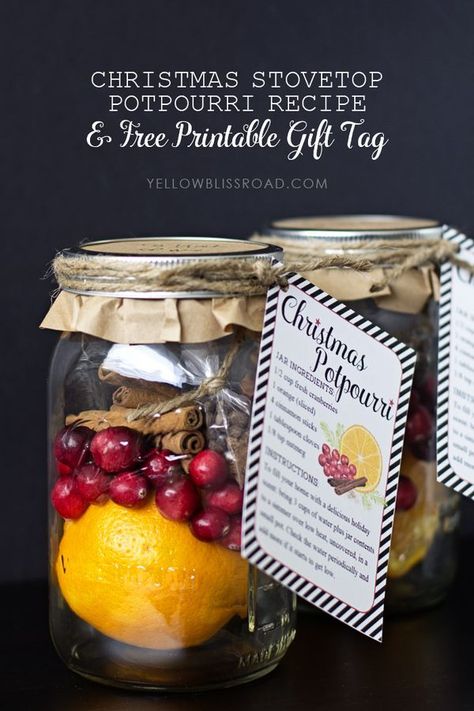 Christmas Stovetop Potpourri Recipe and Free Printable Gift Tag: 12 Days of Christmas | Neighbor Gift Idea Christmas Stovetop Potpourri, Potpourri Gift, Potpourri Recipes, Christmas Neighbor, Neighbor Christmas Gifts, Free Printable Gifts, Free Printable Gift Tags, Mason Jar Gifts, Christmas Jars