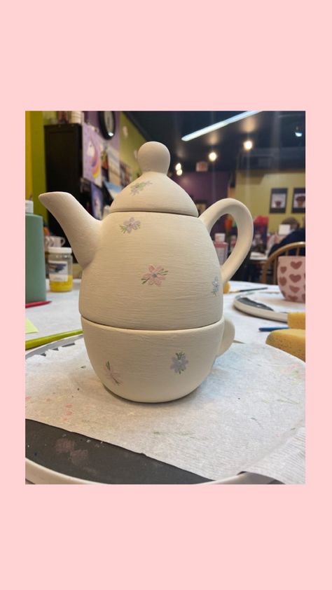 Tea Pot Pottery Painting Ideas, Tea Pot Painting Ideas Ceramic Teapots, Clay Teapots Ideas, Pottery Painting Teapot, Teapot Ceramic Ideas, Teapot Aesthetic, Flower Cottagecore, Pottery Tea Pot, Flower Pedals