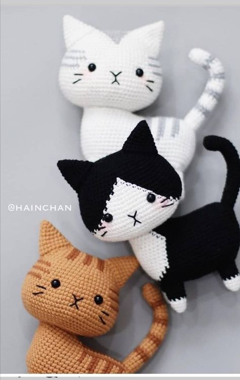 Kat Haken, Crochet Cat Pattern, Knitted Cat, Crochet Animal Patterns, Crochet Cardigan Pattern, Diy Crochet Projects, Crochet Doll Pattern, Crochet Cat, Crochet Toys Patterns