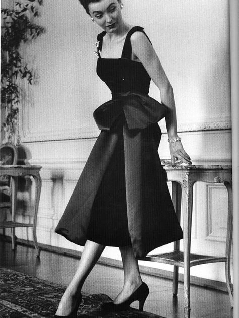 Christian Dior New Look, 40s Mode, Dior New Look, Fashion 1940s, Glamour Vintage, Dior Collection, Dior Vintage, 1950s Style, 40s Fashion