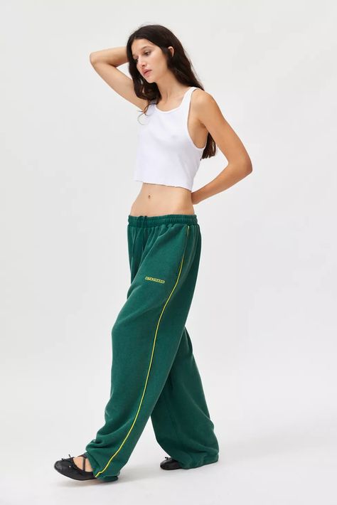 iets frans… Harri Baggy Fit Jogger | Urban Outfitters Urban Outfitters Necklace, Urban Outfiters, Linen Style Fashion, Layered Cami, Green Joggers, Balloon Pants, Joggers Outfit, Urban Outfitters Pants, Green Fits