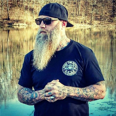 Follow the world's baddest beard club @beardedbadboys on Instagram beards , Bad Boys , babes , tattoos and whole lot more ! Short Boxed Beard, Tattooed Man, Scruffy Beard, Long Beard Styles, Long Beard, Bald With Beard, Best Beard Styles, Epic Beard, Grey Beards