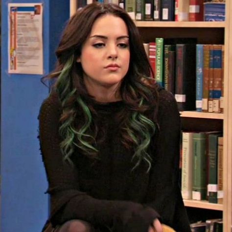 Jade West Hair, Green Hair Streaks, Jade Victorious, Jade West, Hair Streaks, Icarly, Dye My Hair, Hair Inspiration Color, Hair Inspo Color