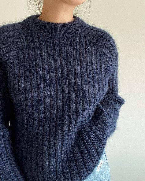 Mode Inspo, Ribbed Knit Sweater, Blue Sweater, Look At You, Mode Inspiration, Sweater Pattern, Knitting Inspiration, Ribbed Sweater, Long Sweaters