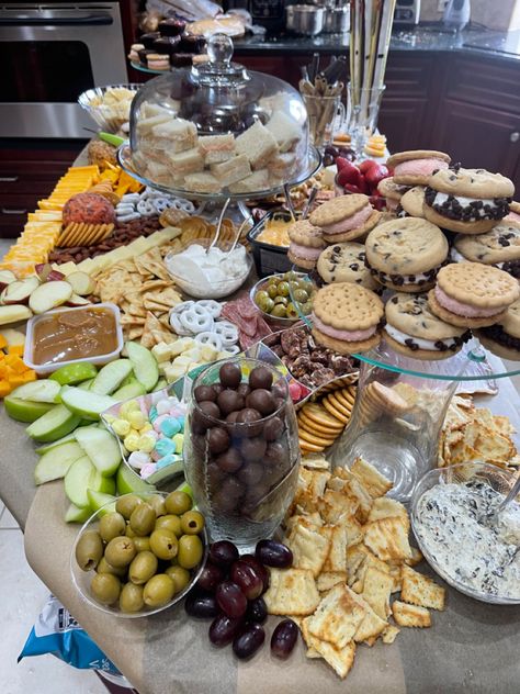 Snacks Table, Salty Bar, Wedding Food Bars, Food Bar, Grazing Table, Snack Table, Grazing Tables, Mom Wedding, Salty Snacks