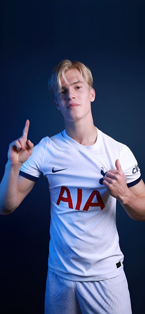 Lucas Bergvall Tottenham Hotspur Wallpaper Lucas Bergvall, Tottenham Players, Tottenham Hotspur Wallpaper, Young Football Players, Handsome Football Players, Tottenham Hotspur Players, Tottenham Hotspur Fc, Blonde Boys, Cute Dogs And Puppies