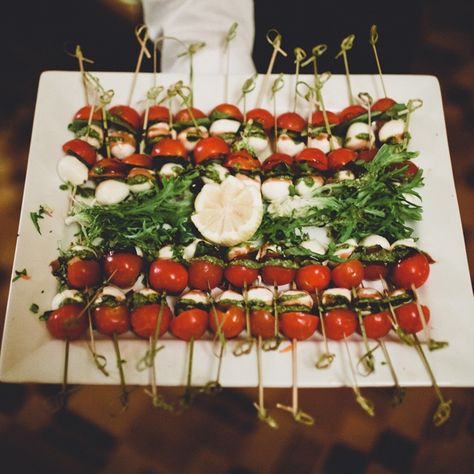 Caprese kabab appetizers // Photographer: Andria Lindquist Vegetarian Wedding Menu, Vegetarian Wedding, Entree Dishes, Wedding Food Drink, Wedding Appetizers, Gourmet Breakfast, Reception Food, Water Wedding, Inspirational Photos