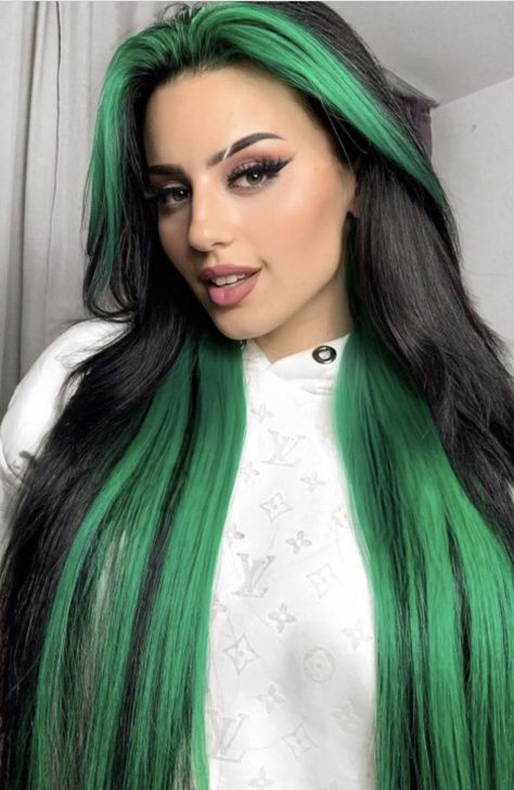 Hair Color Underneath, Hair Mistakes, Pretty Hair Color, Peinados Fáciles Para Cabello Corto, Dye My Hair, Hair Dye Colors, Hair Inspiration Color, Hair Inspo Color, Hair Color For Black Hair