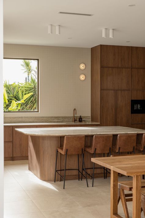 Mid Century Modern Home Palm Springs Kitchen, Eichler Kitchen, Walnut Kitchen Island, Mid Century Modern Kitchen Design, Walnut Island, Timeless Interior Design, 70s House, Walnut Kitchen, Mid Century Modern Kitchen