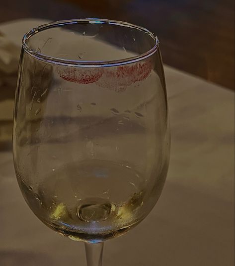 Wine Glass With Lipstick Stain, Lipstick On Wine Glass Aesthetic, Lipstick On Glass Aesthetic, Aesthetic Wine Glass Pictures, Alcohol Glass Aesthetic, Drinking Asthetic Picture, Drinking At Home Aesthetic, White Wine Aesthetic Night, Lipstick Stain Aesthetic