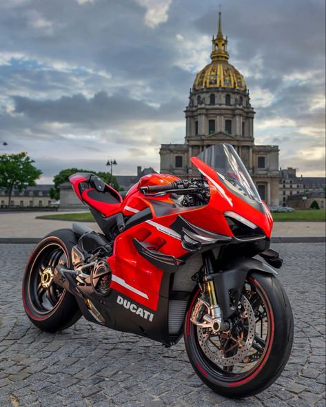 Ducati Motorbike, Ducati Motor, Tmax Yamaha, Ducati Panigale V4, Ducati Sport Classic, Panigale V4, Image Moto, Bike Engine, Biker Aesthetic