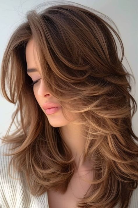 31 Gorgeous Layered Haircuts And Hairstyles For Long Hair - The Hairstyle Edit Messy Layered Haircuts For Medium Hair, Soft Brunette, Feathered Layers, Rambut Brunette, Haircuts For Long Hair With Layers, Blond Balayage, Y2k Hairstyles, Long Layered Haircuts, Long Hair With Bangs