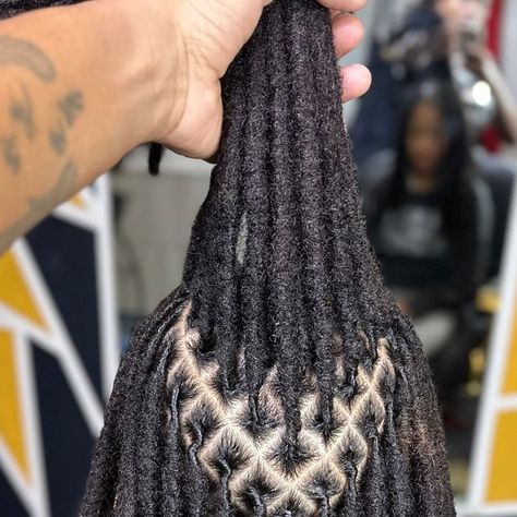 The Locin’ Lo • D{M}V Pro Loctician on Instagram: "Gon’head and zoom in! 👀  Ngl, my loc extension installs are my favorite 🥰 and @legacylocs is my favorite extension pusha 🫶🏾 As soon as I hear a client utter “they’re so seamless”, the HOURS spent on an install no longer matter. 🥹🙏🏾  [ SERVICE: Permanent Loc Extensions, Smedium/8cm/80-100 locs w/ diamond parts ]  My process is long, but my 101% satisfaction guarantee makes it worth the chair time. (Bonus: You get to hear me sing offkey for hours 😂) I emphasize the PERMANENT in #PermanentLocExtensions 💪🏾 . . . . #TheLocinLo #DMVLocs #DMVLoctician #starterlocs #LocMaintenence #coils #twists #LocDetox #CrochetLocs #DMVLocExtensions #locextensions #locrepair #locattachment #locreattachment #InstantLocs #MilitaryNaturalHair #ArmyLocs # Diamond Part Locs, Diamond Parts Locs, 100 Locs, Loc Extensions, Starter Locs, Locs, Twist, The 100, Natural Hair Styles