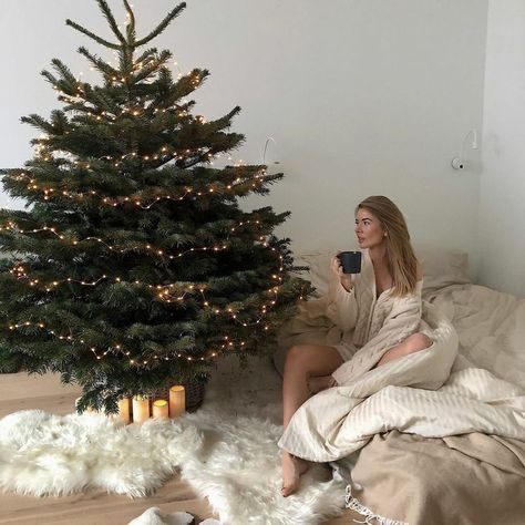 Christmas Shoot, Winter Photo, Christmas Feeling, Christmas Inspo, Christmas Post, Christmas Photoshoot, Christmas Mood, Christmas Love, Christmas Aesthetic