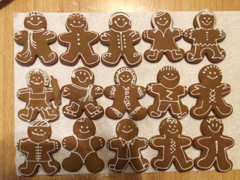 Gingerbread People Ideas, Gingerbread Man Cookie Decorating Ideas, Gingerbread People Decoration, Ginger Bread Man Decorations, Gingerbread Men Decorating Ideas, Gingerbread Man Decorating Ideas, Decorating Gingerbread Men, Gingerbread Art, Gingerbread Man Decorations