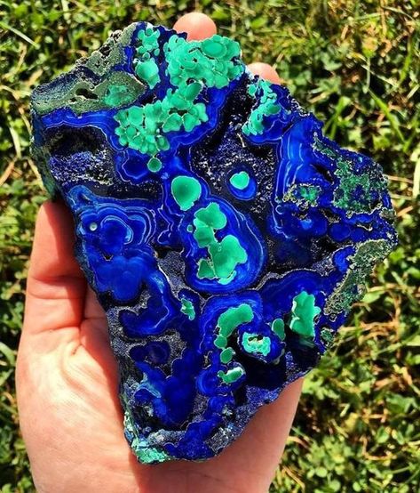 Minerals Crystals Rocks, Rock Minerals, Pretty Rocks, Cool Rocks, Crystals For Sale, Azurite Malachite, Malachite Stone, Beautiful Rocks, Mineral Stone