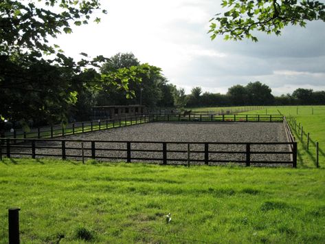 Setting Up Horse Property, Outdoor Arena Horses Diy, Diy Arena Horses, Outdoor Riding Arena Ideas, Diy Riding Arena, Horse Arena Ideas Outdoor, Horse Training Facility, Horses At Home, Small Riding Arena