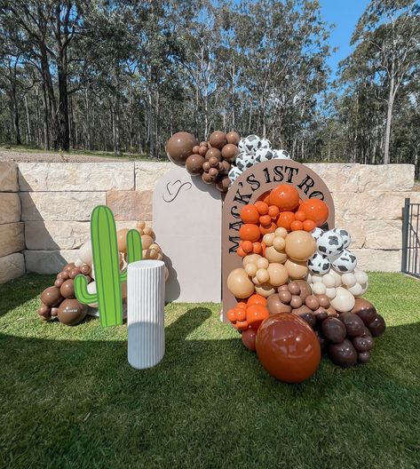 Yeehaw! 🐴 Saddle up for Mack’s 1st Rodeo! Enjoy a Wild West wonderland, complete with custom balloon decor and a playful soft play area. The perfect blend of rustic charm and fun for little cowboys and cowgals! 🤌🏽 Softplay - @piuamore_events Balloons & Backdrop - @piuamore_events Cactus standee - @lettersbyloulou Balloons Backdrop, 1st Rodeo, Soft Play Area, Little Cowboy, Custom Balloons, Balloon Backdrop, Soft Play, Balloon Decor, Play Area