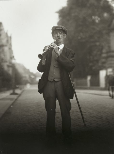 August Sander. Street Musician. 1928. Costume Poses, Vintage Outfit Inspiration, Street Musicians, Musician Portraits, August Sander, Berenice Abbott, Portfolio Photography, Susan Sontag, Street Musician