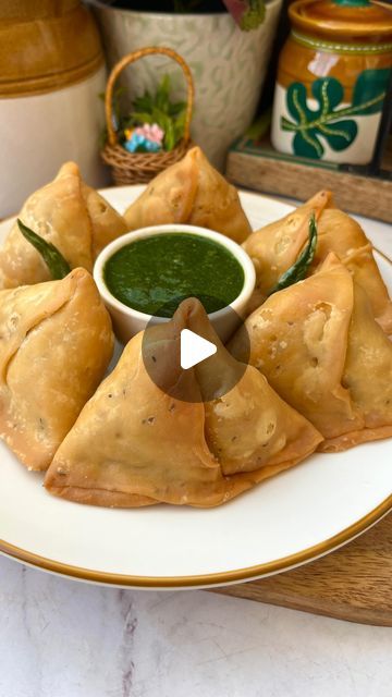 Bread Samosa Recipe, Veg Samosa Recipe, Aloo Samosa Recipe, Snacks Recipes Indian Easy, Indian Snacks Recipes Easy, Samosa Video, Easy Tasty Recipes Videos, Samosa Recipe Indian, Indian Samosa Recipe