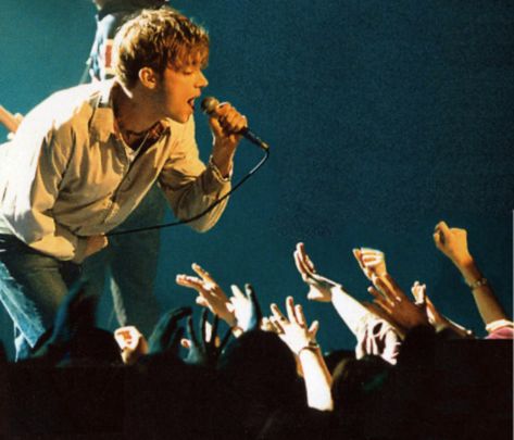 Blur Band, Alex Pics, Things To Do With Boys, Band Group, Damon Albarn, Concert Aesthetic, Motion Blur, British Men, Gorillaz