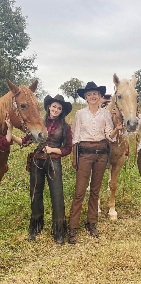 Lizzie And Hope, Cowboy Witch, Cowgirl Witch, Damon Y Elena, Wild West Outfits, Cowboy Halloween Costume, Jenny Boyd, Danielle Rose Russell, Cowboy Aesthetic