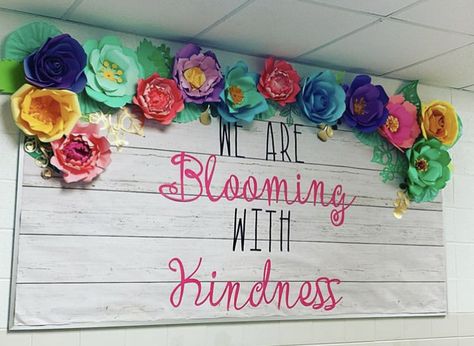 Blooming Classroom Theme, Wildflower Classroom Theme, Plants Bulletin Board, Pre K Classroom Decor, Flower Classroom Theme, Floral Classroom Theme, Floral Bulletin Board, Garden Bulletin Boards, Enchanted Jungle