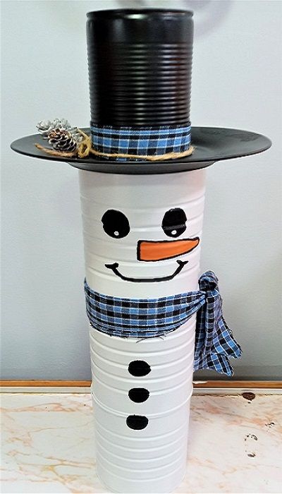 Painted Metal Coffee Cans Snowman Winter Decoration Paint Can Crafts Diy Projects, Metal Coffee Can Diy Projects, Crafts With Cans, Tin Can Snowman, Painting Tins Cans, Tin Can Crafts Diy, Coffee Can Diy Projects, Soup Can Crafts, Snowmen Hats