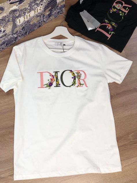 Dior Tshirt, Dior Clothes, Dior T Shirt, Shirt Makeover, Cute Nike Outfits, Mens Outdoor Jackets, Fitness Wear Outfits, Mens Designer Shirts, Mens Tee Shirts