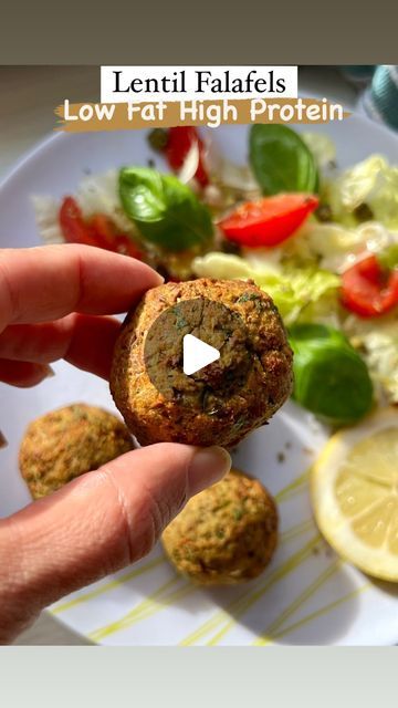 Francesca - Recipes For Weightloss on Instagram: "Here 👇👇👇👇

If you are looking for a nutritious falafel recipe, which is delicious, healthy, easy to make and diet friendly, keep reading and save this recipe!

Chickpeas are traditionally used for falafels but I can reassure you that lentils make super yummy falafels too!

With only 1WW point for 3 of these falafels, you will want to make these over and over again!

Ingredients for 6 falafels:

200gr cooked lentils 
1/2 onion
2 garlic cloves
20gr breadcrumbs 
1/2 teaspoon of salt
1 chilli (optional)
1/2 tablespoon cumin powder
Handful parsley
Handful coriander

Method:
Add all the ingredients to a blender at high speed. Make your falafels with the mixture. You will get about 6.
Cook in the air fryer at 180 degrees for about 15/20 minute Recipe Chickpeas, Lentil Bread, Cooked Lentils, Falafel Recipe, Healthy Easy, Super Yummy, Middle Eastern Recipes, Bread Rolls, Vegan Recipes Easy