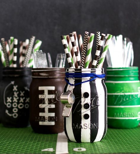 Football Mason Jars, Jar Games, Crafts Love, Distressed Mason Jars, Sports Party Decorations, Football Theme Party, Football Birthday Party, Sport Craft, Football Birthday