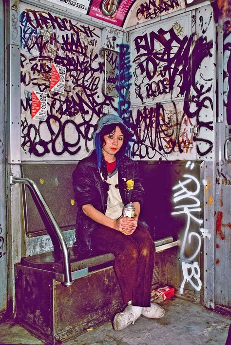 Graffiti Artist Lady Pink In Her Element. (Martha Cooper - Lady Pink On Train, NYC 1982.) Train Nyc, Martha Cooper, Pink Graffiti, Nyc Train, Train Graffiti, Nyc Graffiti, Latin Fashion, Gangs Of New York, Pink Street