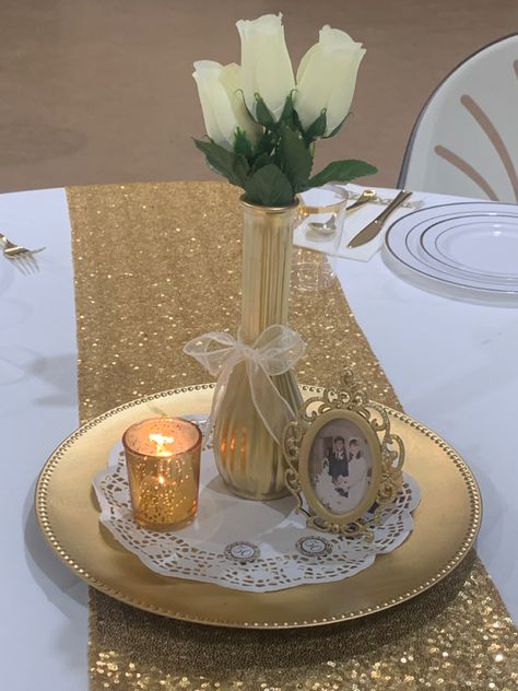 Cream And Gold Centerpieces, 50 Anniversary Centerpieces, 50th Anniversary Cake Table Ideas, Gold Charger Centerpiece, White And Gold Anniversary Decorations, 50th Anniversary Flowers, 50th Wedding Anniversary Centerpieces, White And Gold Centerpieces, Gold Anniversary Decorations