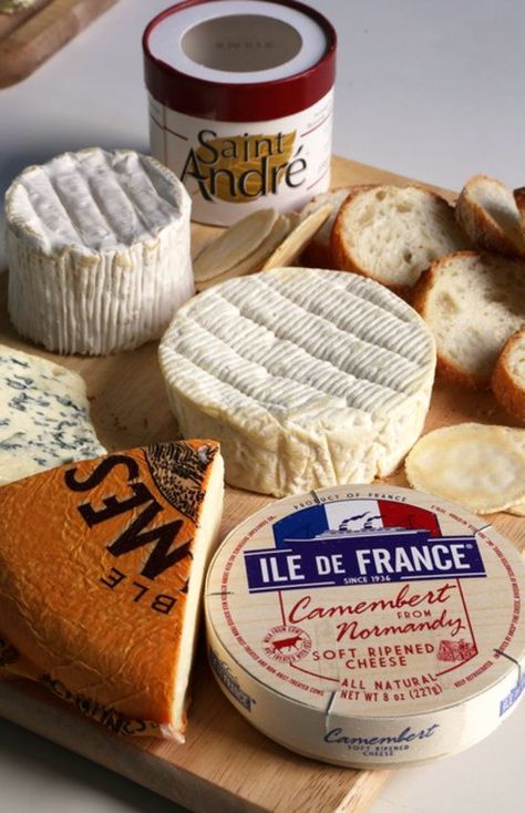 Brie vs. Camembert: What's the Difference? Healthy Cheese, Cheese Course, Popsugar Food, Gourmet Cheese, French Cheese, Queso Cheese, Cheese Party, Milk And Cheese, Types Of Cheese