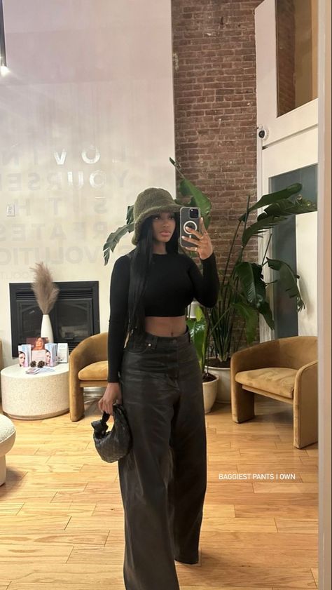 Ny Night Out Outfit, Classy Streetwear Women, Streetwear Fashion Instagram, Black Women Style, Baddie Fashion, Designer Streetwear, Fashion Styling, Insta Instagram, Teenage Fashion Outfits