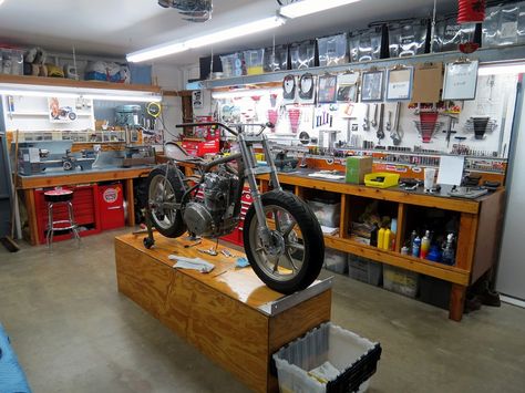 Work under way in the workshop of Richard Pollock's Mule Motorcycles      Nice setup . Vintage Garage Ideas, Plan Garage, Motorcycle Storage, Motorcycle Workshop, Cool Garages, Garage Floor Plans, Motorcycle Shop, Mechanic Garage, Motorcycle Garage