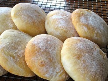 Forfar Bridie Recipe 12 Tomatoes, Autumn Bakes, Morning Rolls, Orange Cakes, Homemade Bread Recipes, Cheddar Bread, Raisin Cake, Savoury Bakes, Resepi Biskut