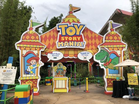 A Sneak Peek at Disney’s New Toy Story Land Toy Story Land, Disney World Rides, Toy Story Theme, Disney Rides, Disney World Parks, Hollywood Studios Disney, Disney Food Blog, Hollywood Studios, The Resistance