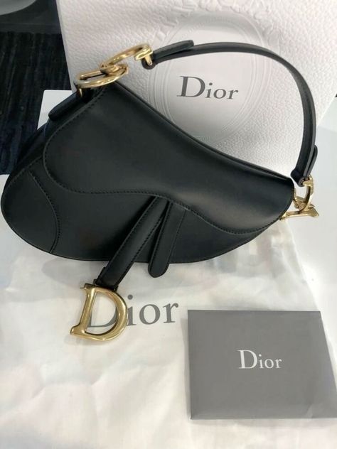 Trendy Purses, Luxury Bags Collection, Dior Saddle, Girly Bags, Luxury Purses, Dior Handbags, Fancy Bags, Pretty Bags, Saddle Bag