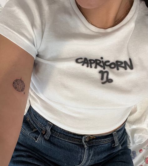 taylor swift, mirrorball, mirrorball tattoo, realisation par, baby tee Mirrorball Tatoos, Mirror All Tattoos, Mirrorball Tattoo Taylor Swift, Mirror Ball Tattoo, Should I Get A Tattoo, Mirrorball Tattoo, Taylor Swift Mirrorball, Taylor Swift Tattoo, Red Tattoos