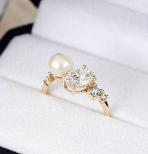 Pearl wedding ring set