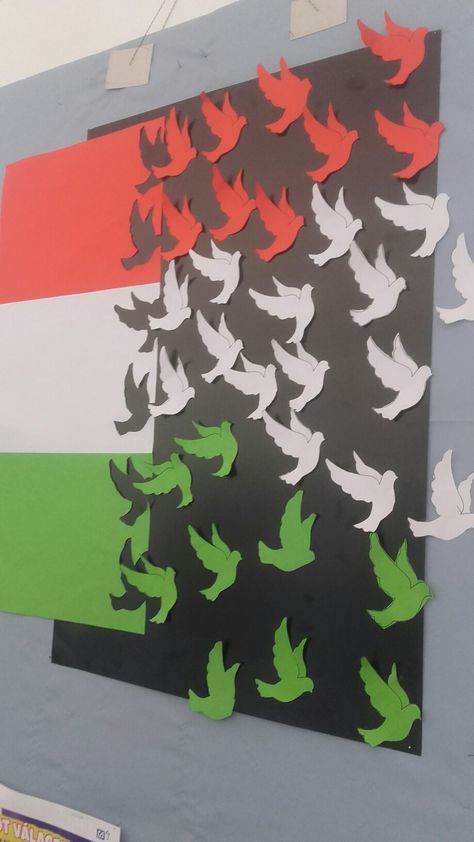 Uae National Day Decoration Ideas, Ideas Para Murales Escolares, Fox Paper Craft, Animals Paper Craft, Fox Diy, School Board Decoration, Paper Fox, Tutorial Ideas, Cool Paper Crafts