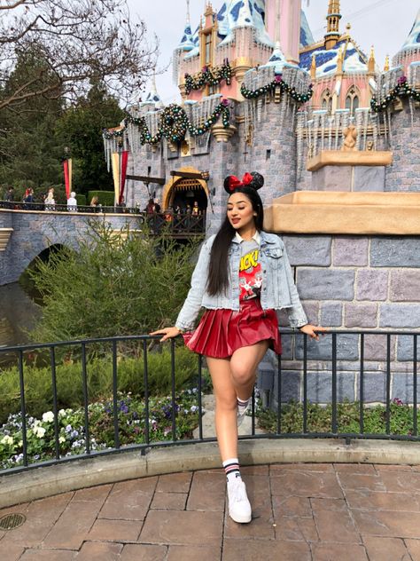 Hongkong Disneyland Outfit, Hongkong Outfit, Hongkong Disneyland, October Travel, Disney Poses, Disneyland Outfits, Japan Outfit, Outfit Aesthetic, Disney Outfits