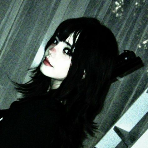 Grunge Girl, Goth Aesthetic, Emo Girls, Gothic Girls, Discord Server, Cute Poses, Cute Makeup, Girl Icons, Aesthetic Girl