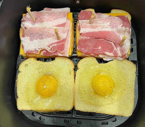 Bacon Egg Toast Air Fryer, Fried Egg Sandwich Air Fryer, Egg Sandwich In Air Fryer, Air Fryer Egg Sandwich Recipes, Airfry Breakfast Ideas, Air Fryer Egg Sandwich, Air Fryer Breakfast Sandwich, Egg Recipes For Kids, Bacon And Egg Sandwich