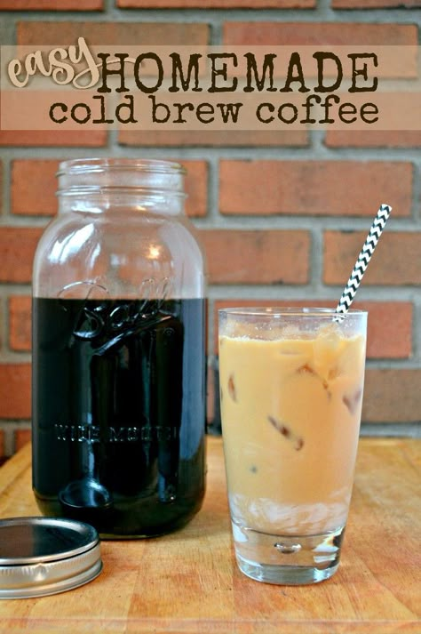 Diy Cold Brew, Diy Cold Brew Coffee, Homemade Cold Brew Coffee, Cold Brew Coffee Recipe, Cold Brew Coffee Concentrate, Cold Brew Recipe, Diy Fairy Garden, Coffee Diy, Making Cold Brew Coffee