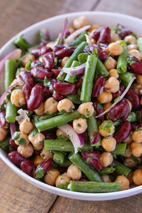 The Classic Three Bean Salad with green beans, garbanzo beans and kidney beans tossed with a sweet and sour dressing is the perfect summer side dish. Three Bean Salad Recipe, Kidney Bean Salad, 3 Bean Salad, Vegetable Side Dishes Healthy, Coleslaw Recipe Easy, Bean Salad Recipe, Three Bean Salad, Vegetable Recipe, Kidney Bean